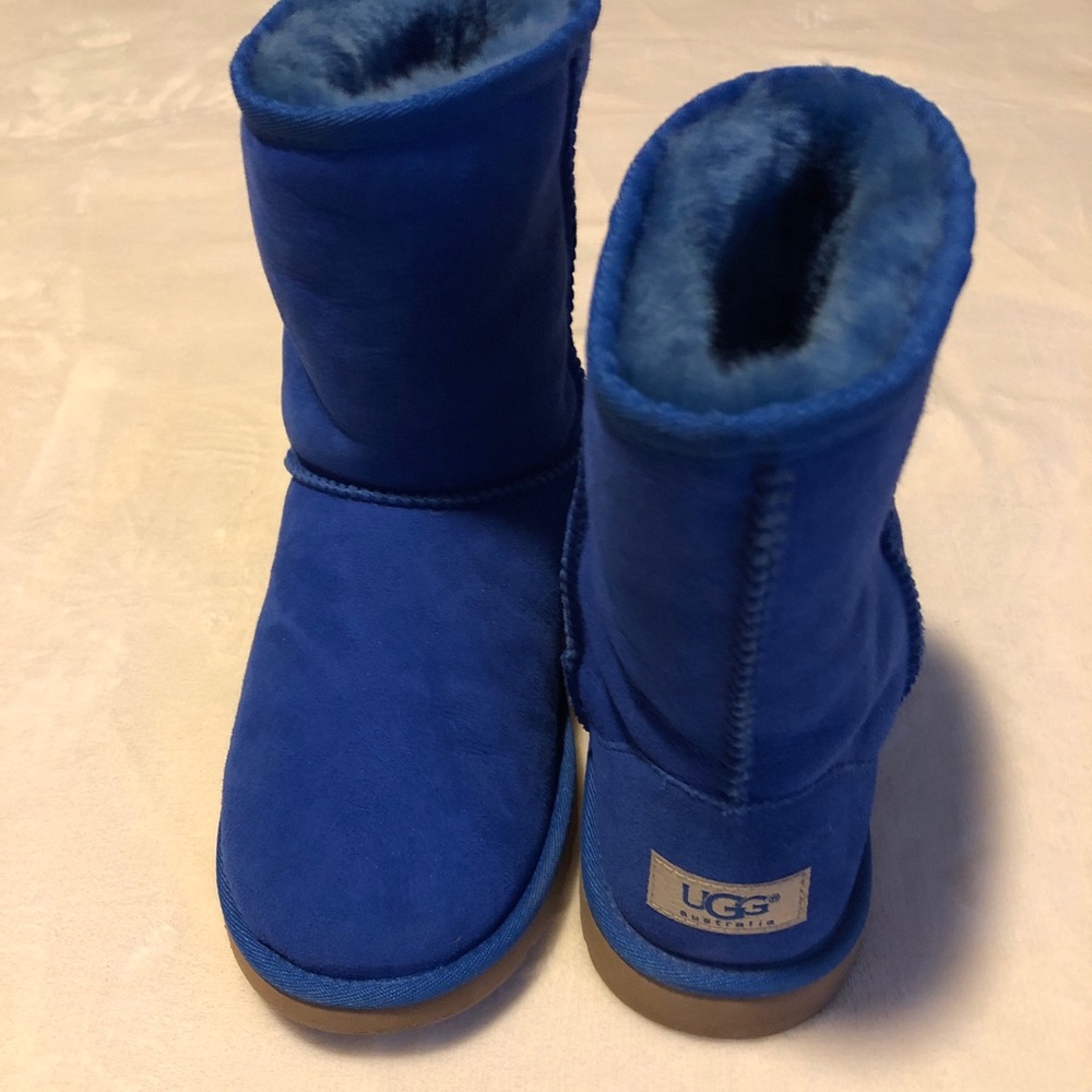Like new blue uggs